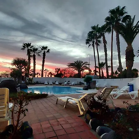 2 Bed That Steps Out On To The Pool