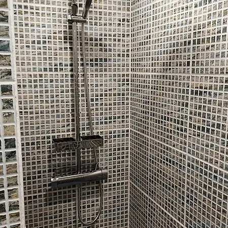 דירה 2-bed Sleeps 4 Steps Out On To The Pool