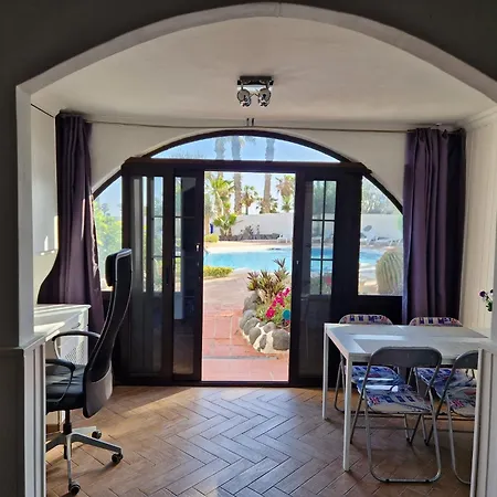 Апартаменты 2-bed Sleeps 4 Steps Out On To The Pool Сан Мигель