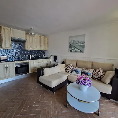 2-bed Sleeps 4 Steps Out On To The Pool
