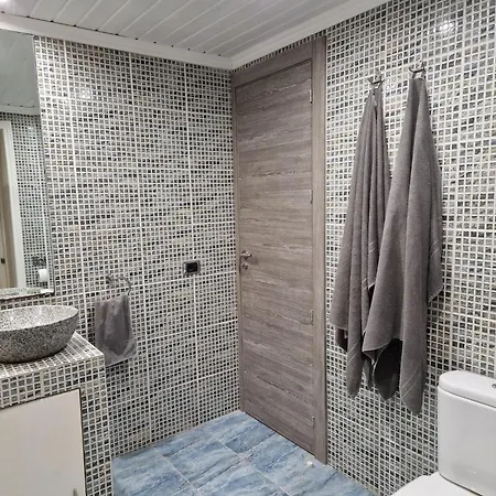 2-bed Sleeps 4 Steps Out On To The Pool Апартаменты *
