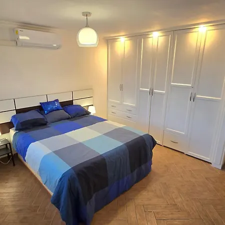2-bed Sleeps 4 Steps Out On To The Pool Апартаменты